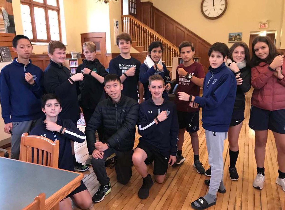 rnslibrary's tweet photo. @RNS1877 @KaylaBlackmore  Ms. Blackmore's Gr 8 Health class signing out their Garmin VivoSmart 3 Smart Activity Trackers in the Library #HealthyLiving #ActiveLearning #LibraryLove #PhysEd https://t.co/vXOAr7t4R6