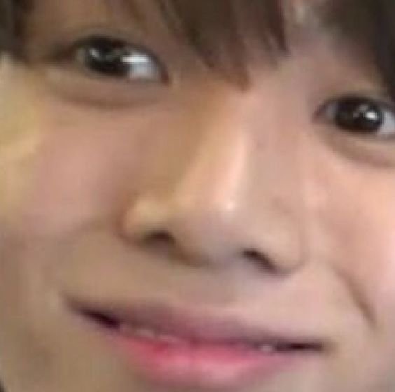 minichut's tweet photo. MOM YES I PROMISE AT 9 I WILL START TO DO EVERYTHING MOM DON'T HIT #UkrainianARMYloveBTS #UkrainianARMYLoveBTS4Days https://t.co/FtkYdgdmek