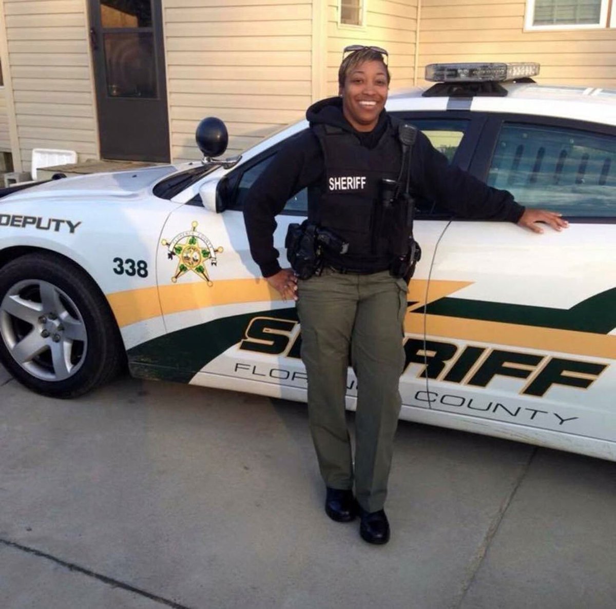 bigricanman's tweet image. Rest In Peace Investigator Farrah Turner of the Florence County Sheriff's Office, who passed today after she succumbed to gunshot wounds suffered on 10/3/18. Please retweet to honor her. #BlueLivesMatter #BackTheBlue #SayHerName #StopKillingUs 💙😞🙏🏼