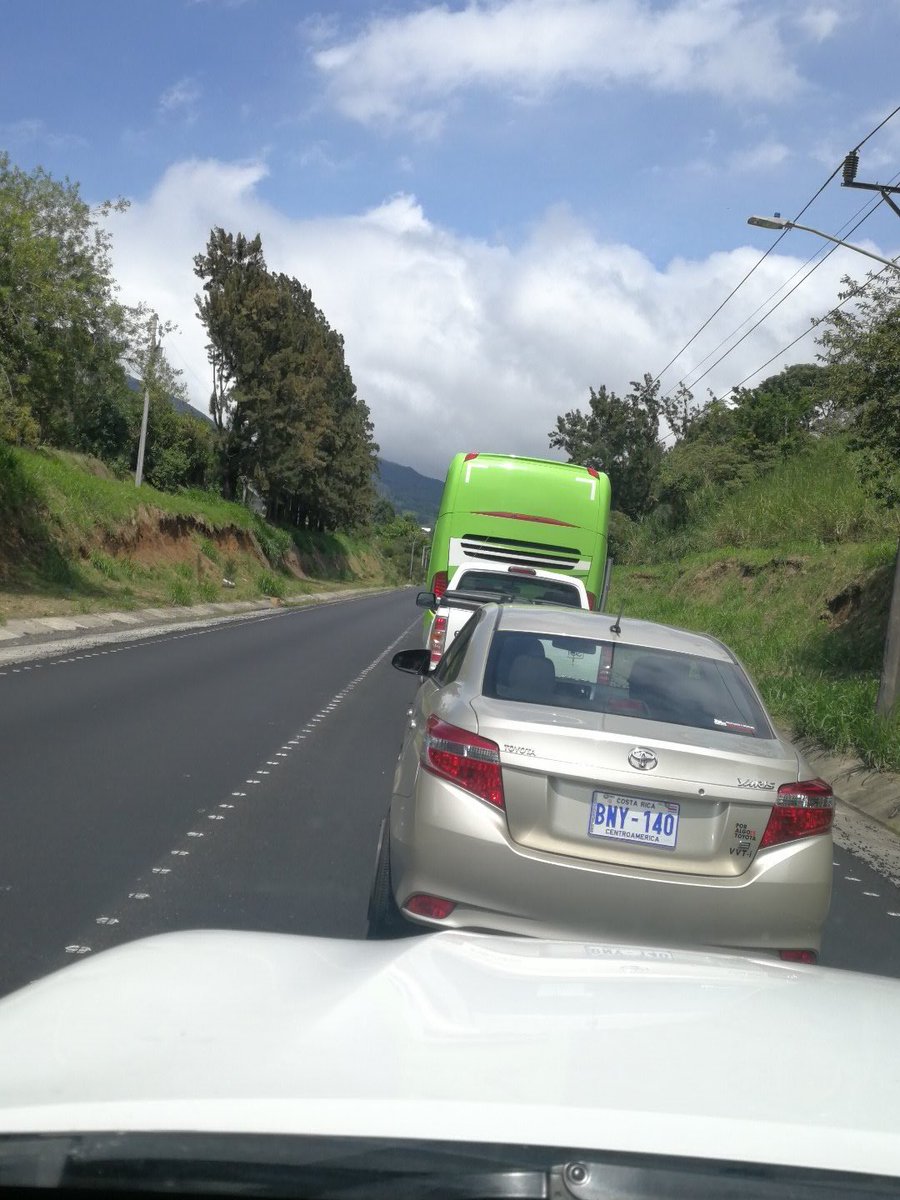 Y como para que no falte, presita a la altura del cruce de San Miguel carretera a Guápiles...