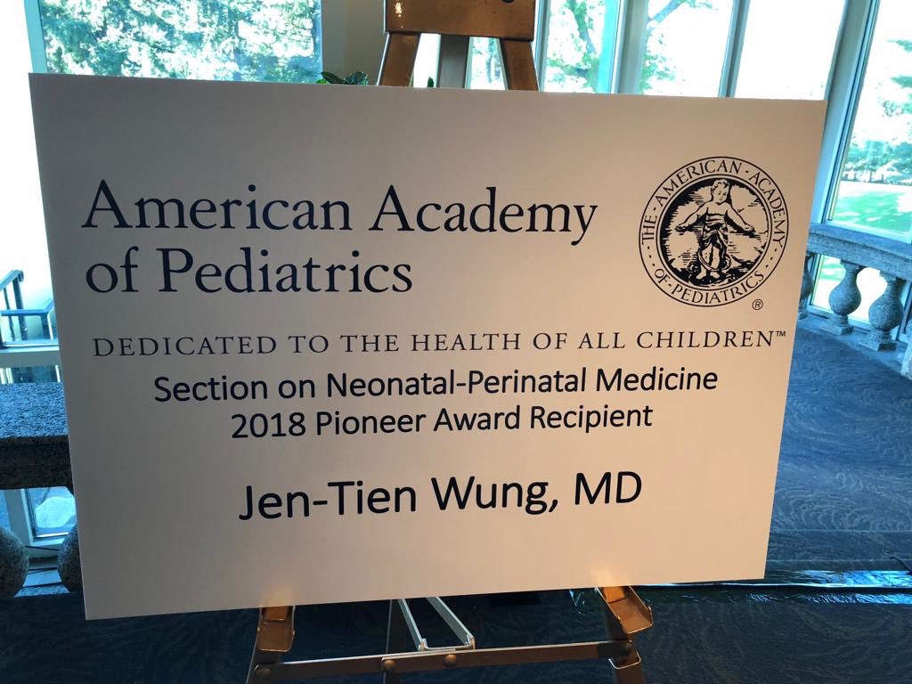 JohnZupancic's tweet photo. Columbia neonatology legend Dr. Jen-Tien Wung surrounded by his nursing colleagues on the occasion of his being honored with the 2018 Pioneer Award from the AAP Section on Neonatal-Perinatal Medicine. Congratulations Dr. Wung on this extremely well-deserved honor! @AAPneonatal https://t.co/cb3hXlfxVr