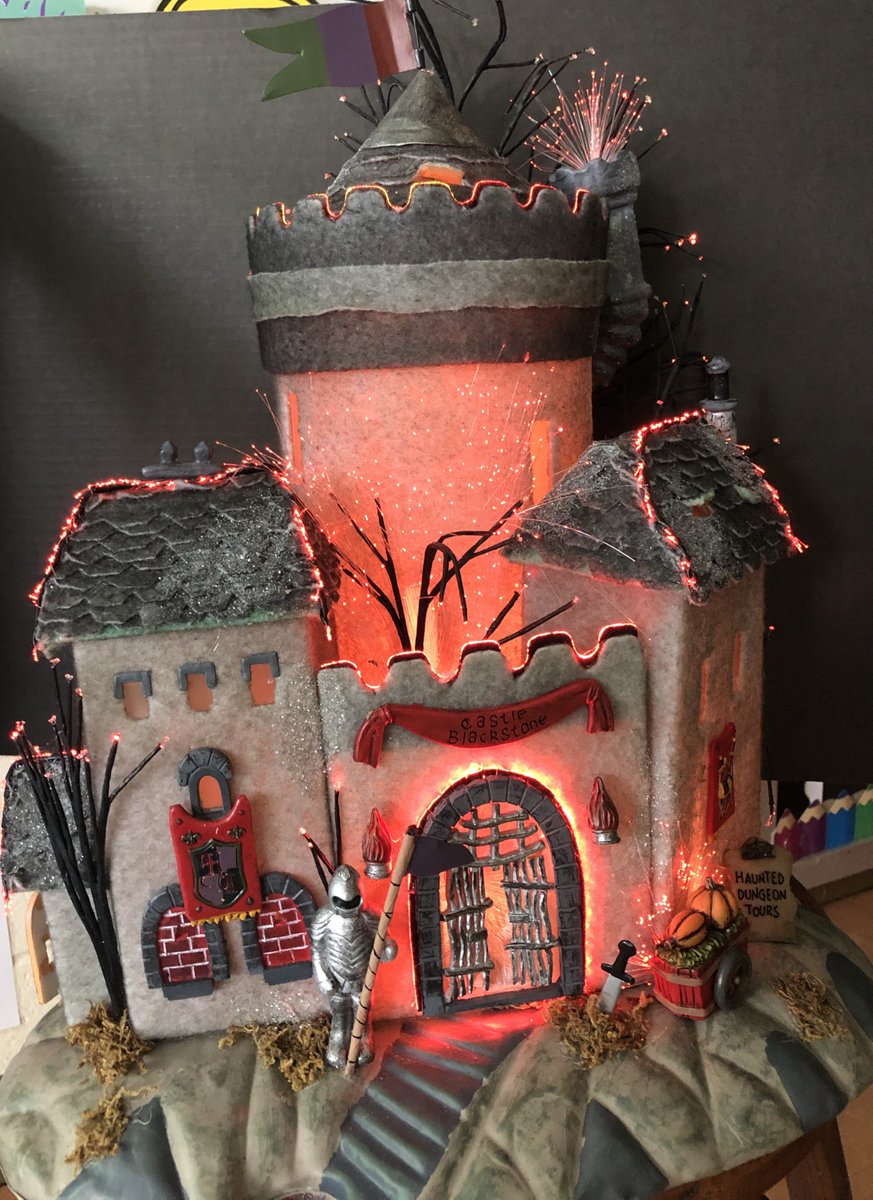 martinez_E_W's tweet photo. Love taking out the castle #yardsalefind  giving the students some inspiration and motivation to promote their writing skills and boooyyyy did it work :) #empoweringwriters #elaborativedetail https://t.co/g8TBPwQudz