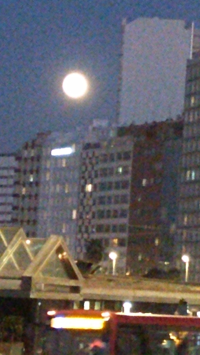 ramonalgar's tweet photo. Luna Coruña https://t.co/uNURHsq4kZ