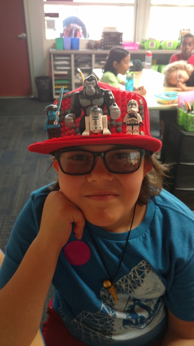msJacquiSjol's tweet photo. Check out this awesome hat!! #NCSRedRibbonWeek #NCSinnovate #dressupdays https://t.co/1Z9vbT7p0l