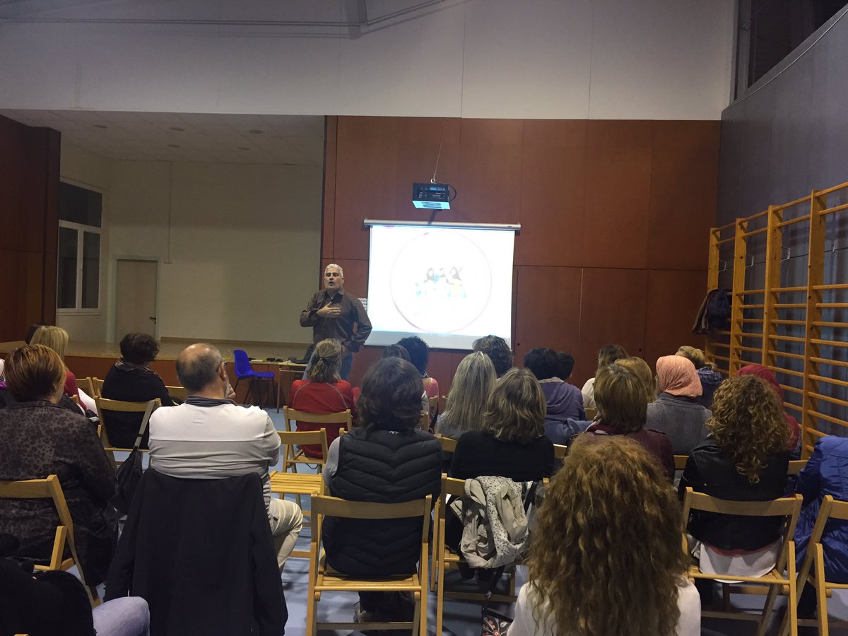 emaciacompanys's tweet photo. Estem amb @joancarlesfolia parlant de com millorar l’autoestima i educar als nostres infants per a que siguin autònoms. Som responsables no propietaris dels fills! #preparemlosperlavida https://t.co/KO9T1AzLVW