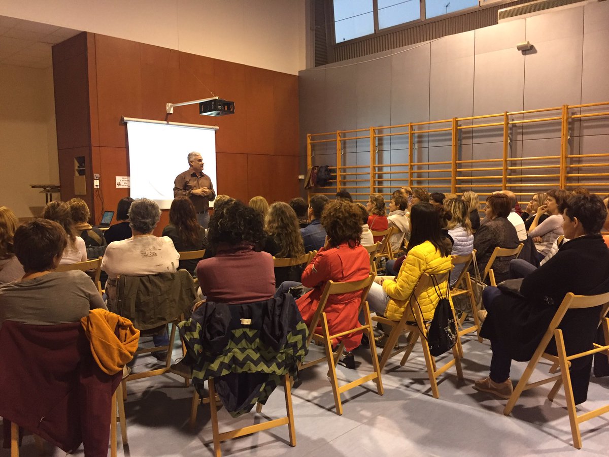 emaciacompanys's tweet photo. Estem amb @joancarlesfolia parlant de com millorar l’autoestima i educar als nostres infants per a que siguin autònoms. Som responsables no propietaris dels fills! #preparemlosperlavida https://t.co/KO9T1AzLVW