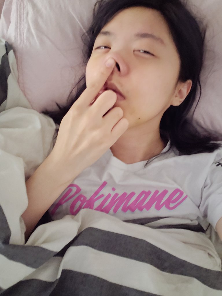 Katedral krøllet Transistor lily 🌸 no Twitter: "@jummychu2 I'm in bed w no make up wearing a poki  shirt this is wild https://t.co/ApLdP5CT6e" / Twitter
