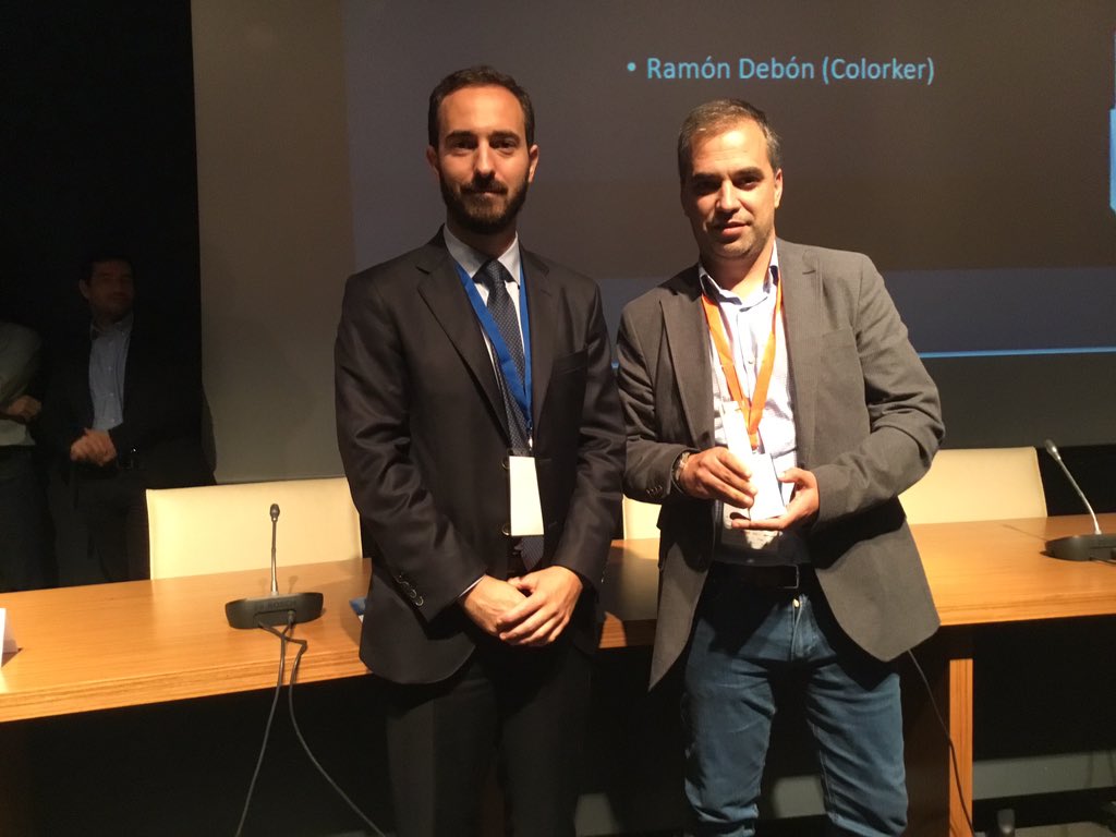 FomAlumni's tweet image. El ganador del Primer Premio Fom Alumni a la Mejor Implantación es 🥁🥁🥁🥁 @DebonRamon de @ColorkerTiles del Máster Industria 4.0 Valencia #I40VAL, entrega el premio @jordillinares #Emergentes18 #premiosfom