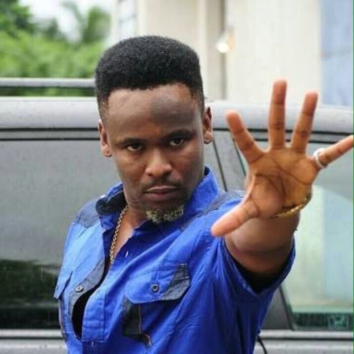chideemah1's tweet photo. @star_biola The money u send is not enough to what I have gone through for u so u better top it up more . https://t.co/hS1WbBUP8I