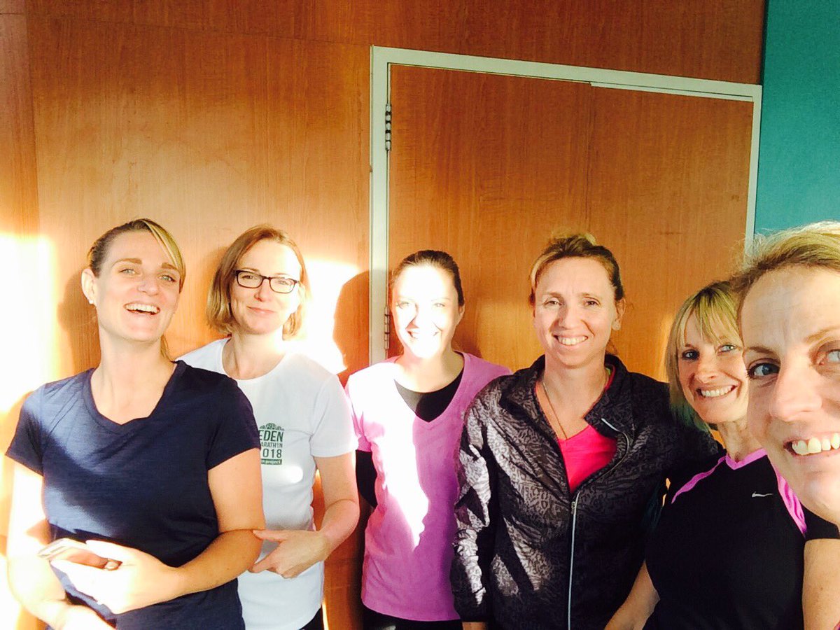 DalzielAnna's tweet image. Great after work run with this amazing bunch of women. Blessed with autumn evening sun too #goodforme #fittobefab ⁦@RCHTWeCare⁩ ⁦@MatronBudds⁩