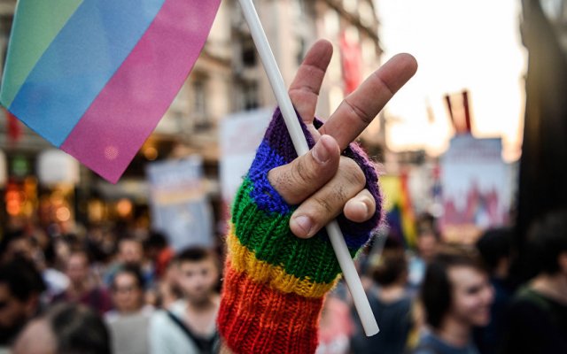 haksizmiyimkah's tweet photo. MSGSÜ LGBTİ Topluluğu kuruluşunu ilan etti. 

Mimar Sinan Güzel Sanatlar Üniversitesi’nde faaliyet gösterecek olan topluluk, “Kampüslerden meydanlara mücadeleyi büyütmek, sesimize ses olmak için harekete geç” çağrısıyla yola koyuldu.

Her yerdeyiz!

@msgsulgbti https://t.co/QwV2bJivoa
