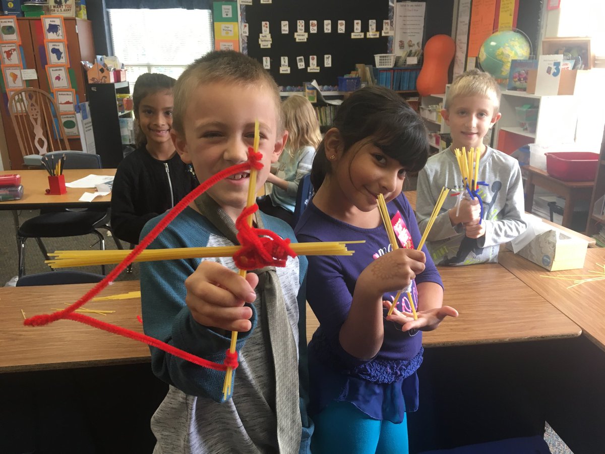 RoxaneGraff's tweet photo. STEM  hands-on fun https://t.co/oUeezCdEde
