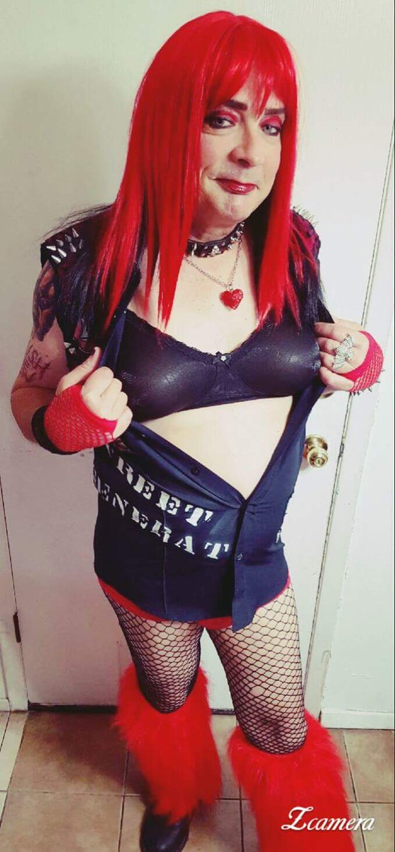 SlutBrenda's tweet photo. @hotsexygirlkiss I love showing off too. https://t.co/PS3gxvYCDM