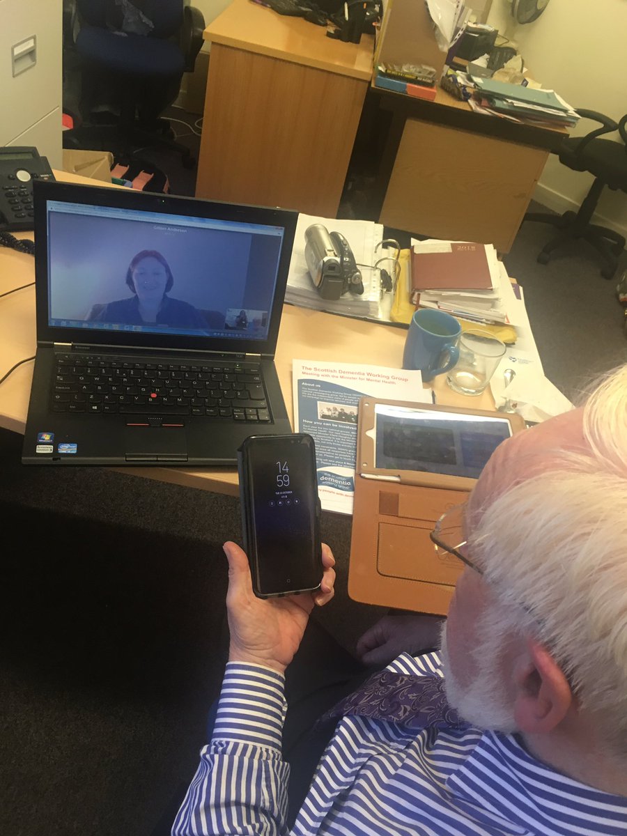 @archie_noone @GAlzscot @AlzScotDigital Archie setting up his new email and calendar apps #confidentconversations #techteam #connected