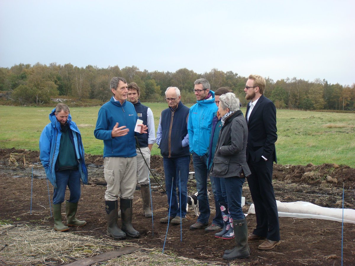 DefraSoils's tweet photo. What an incredible and exciting project. They are already producing growing media from indoor farmed sphagnum. Now the challenge is to do it at scale and grow it outside. Looking forward to the results. Thanks to @beadamoss @UELSRI @Cdawson301 MMU and the Stanley's. https://t.co/fiD7NyH9oX