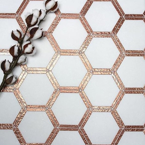 MyStudioHome's tweet image. It's #TileTuesday! Elevate your backsplash with a decorative metallic accent like this one shown from @MaisonSurface with hand-finished copper.
.
.
.
  
#reinventyourhome #studiohome #interiordesign #kitchen #kitchendesign #kitchendecor #kitchenremodel #tilelove