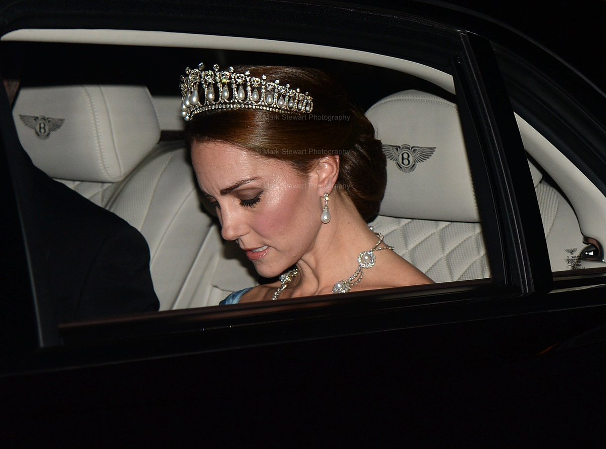 RegalEyes's tweet photo. Duke and Duchess of Cambridge heads to the State Banquet for the King and Queen of Holland. https://t.co/wIYGCdGVsc