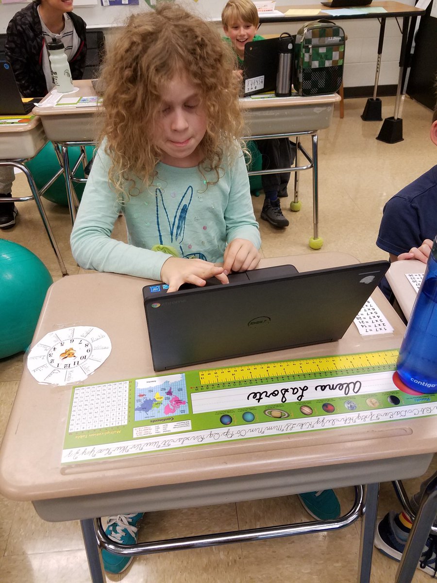 HeatherTechTST's tweet image. #EEE #casualcodingclub attacking a new challenge on Scratch! #creating change @NortheastES #icsdedtech #codingISalanguageskill