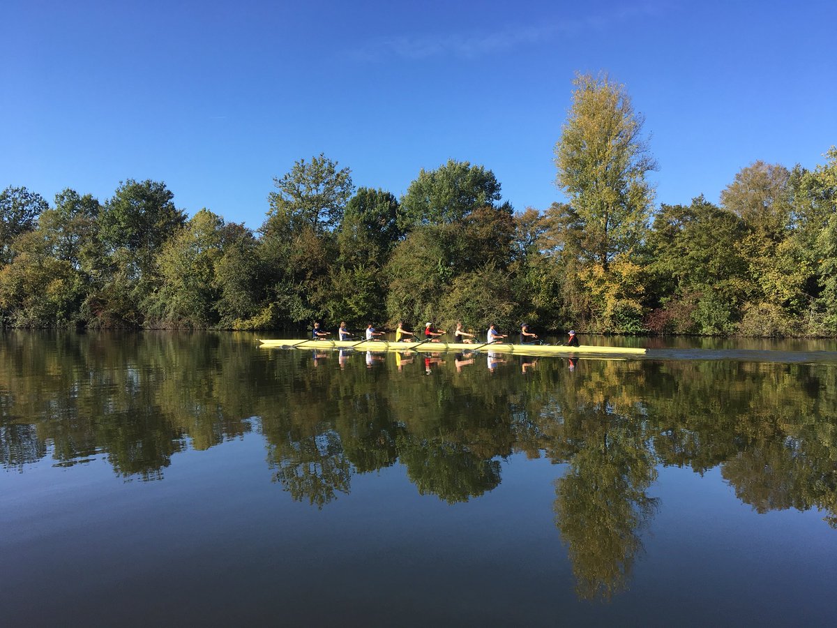 HamptonRowing's tweet photo. As day 2 in #Temple2018 draws to a close, the boys have realised what training really is - a pair went swimming doing NDW’s feet-out, gates-open exercise &amp; NDW was then broken by HSS’s body weights circuit! 😂 #characterbuilding #coachingsuccess https://t.co/DJmZheEwx4