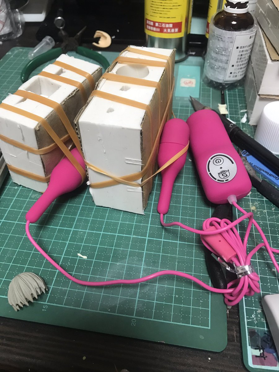 シリコン複製の気泡対策にピンクローター買いました 理にかなっている 建築現場でも原理は同じものがある Togetter