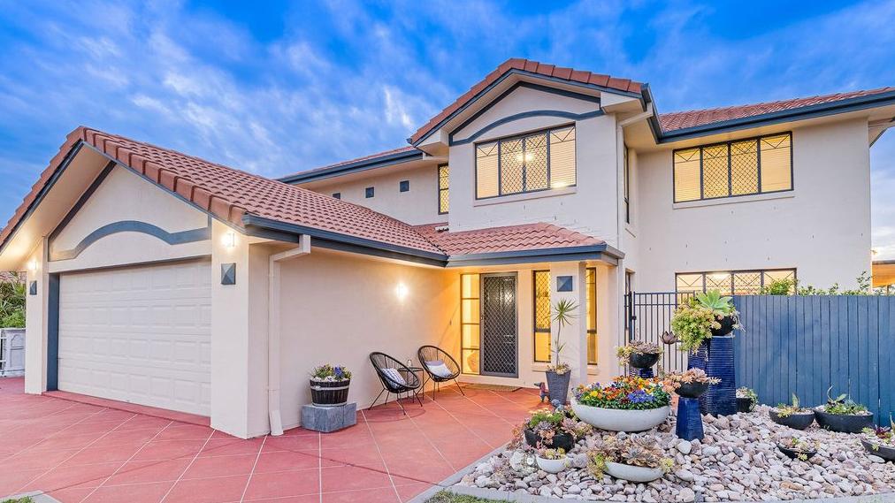 PlaceEA's tweet image. A great outcome from Place Sunnybank, selling the highly sought after home for $820,000 at auction, well done!

READ MORE BELOW: 
realestate.com.au/news/parkinson…