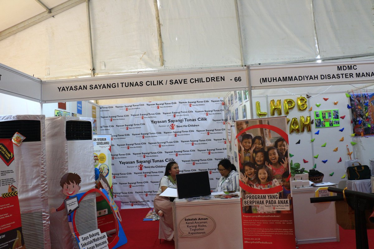 hkb_26april's tweet photo. #BulanPRB2018 : Yayasan Sayangi Tunas Cilik / Save The Cildren @SavetheChildren @YayasanPulih @yayasanmadani tampak both/stand Yayasan Sayangi Tunas Cilik pd pameran #BulanPRB2018 di @BpbdMedan berkolaborasi dengan banyak pihak untuk upapa pengurangan risiko bencana https://t.co/sCgrZ6w1Mt