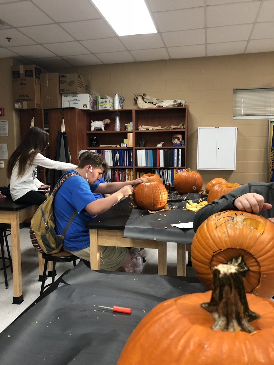 FFANorthForney's tweet photo. We had a very good night at our annual pumpkin carving meeting!! Huge thank you to everyone that showed up. Everyone’s costumes were AWESOME. We hope you guys had a good time. We hope to see you guys again at our November Potluck!!! https://t.co/vwcSwyt4YI