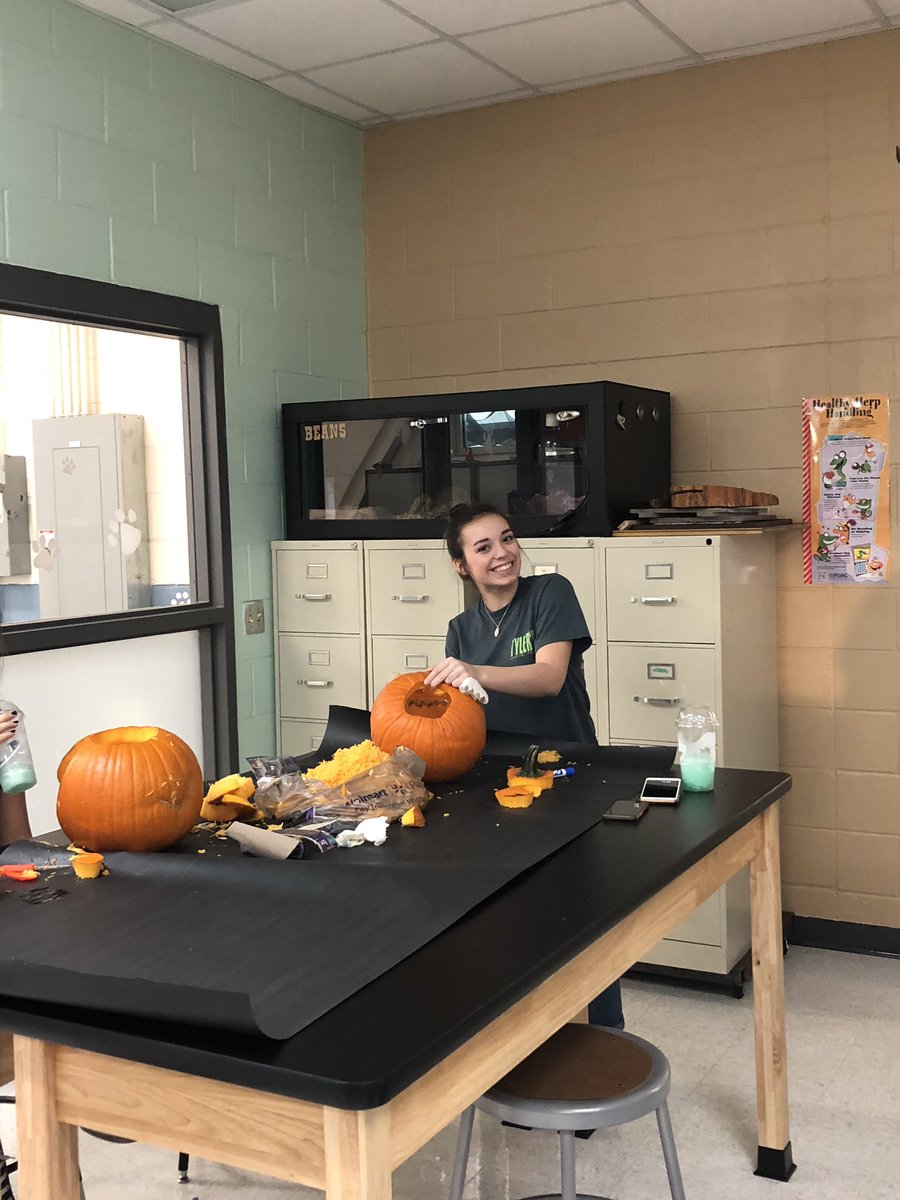 FFANorthForney's tweet photo. We had a very good night at our annual pumpkin carving meeting!! Huge thank you to everyone that showed up. Everyone’s costumes were AWESOME. We hope you guys had a good time. We hope to see you guys again at our November Potluck!!! https://t.co/vwcSwyt4YI