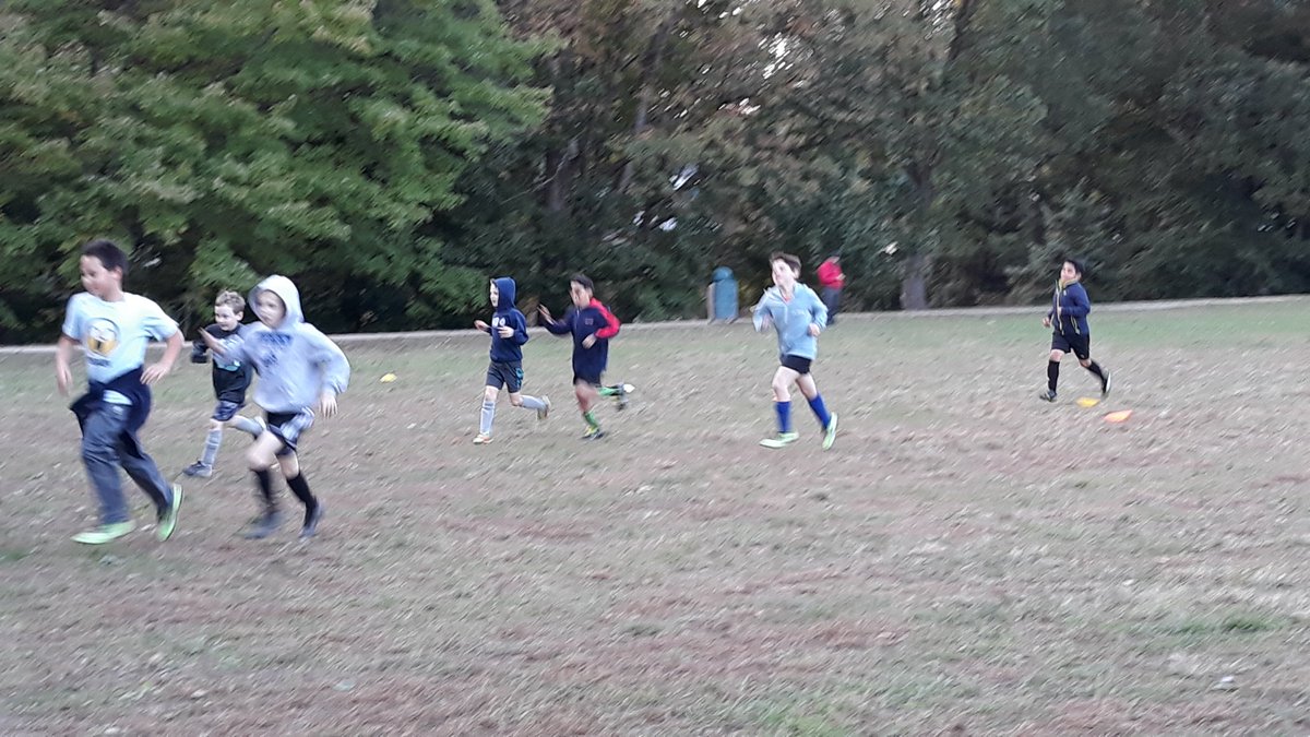 bryc_soccer's tweet photo. U10 - Red Raptors and their coach practice, even in the cold! https://t.co/LqDwLeUJHJ