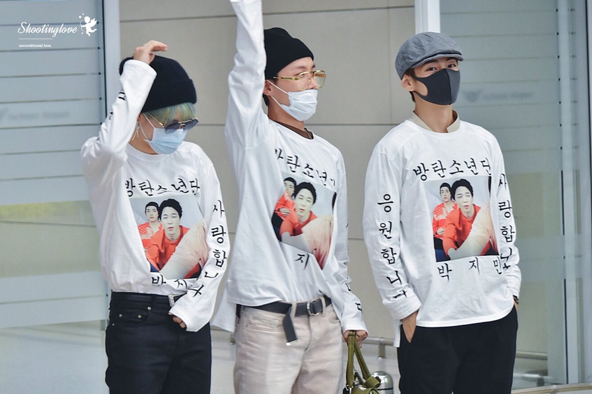 Javi Vi I Asked Myself How They Got Those Shirts Will It Be A Army S Gift Anyways The Shirts Are So Cute And It Was A Nice Moment At The Javi Vi I Asked Myself How They Got Those Shirts Will It Be A Army S Gift Anyways The Shirts Are So Cute And It Was A Nice Moment At The