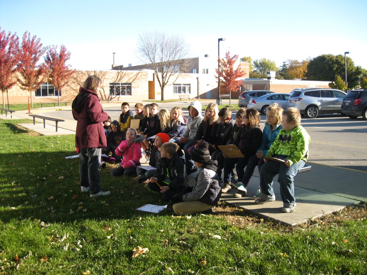 js_murphy66's tweet image. We learned the life of a water droplet is NOT very exciting by BEING a drop of water and traveling to different places - ocean, cloud, mountain and more!  Thanks Washington County Naturalist, Pam Holz!  #washpride