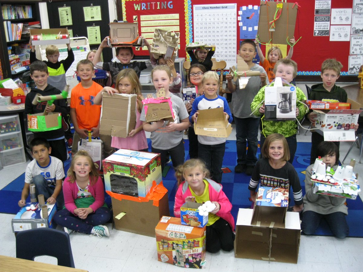 js_murphy66's tweet image. WOW!   Endless cardboard, a plan, engineering minds, and 60 minutes to build/create = AMAZING creations!  Thanks @kerrihall18 for leading my class to this final building day! #washpride #creativity #makerspace #youngengineers