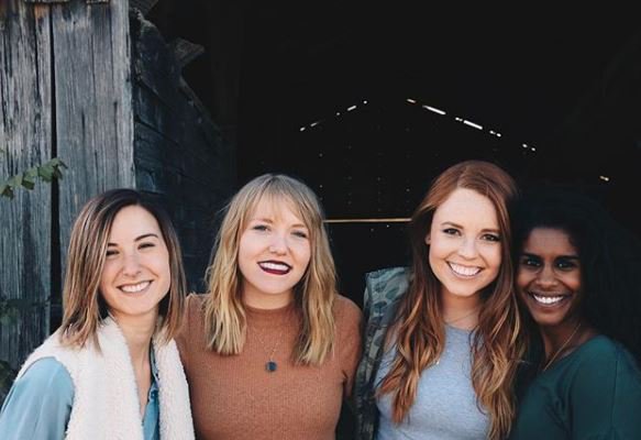 This weekend I went to the pumpkin patch with some of my closest girlfriends. What are some of your favorite things to do in the fall?instagram.com/lizzyledger/