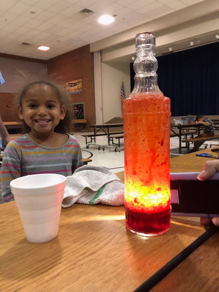 CusdEd's tweet photo. Kids Express at @thuypadilla_az made DIY Lava Lamps. Such a great way to combine science and art. #KidsExpress #Communityed https://t.co/8F9eK8sKc1