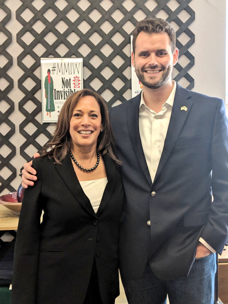ZachWahls's tweet image. Standing room only for Senator @KamalaHarris in Iowa City. #BuildItWinIt