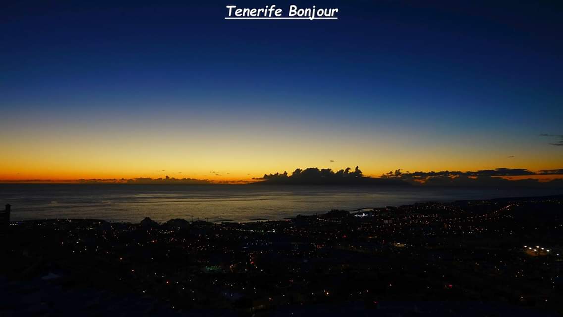 TenerifeBonjour's tweet photo. Buenas noches 🌠 #atardecer #CostaAdeje #Tenerife @LoqueVeoTfe @paisajecanario @holyber @ChiringPirata @Tenerife_Ocio @nochescanarias @Ogeografica @TesorosCanarios @MeteoRTVC @fran40tf @Maraguasan @islaspromo @de1969 https://t.co/ouzUfnJCxG