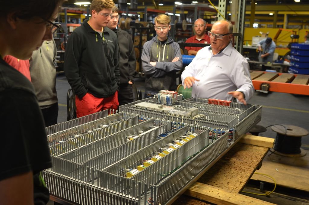 AlabamaAchieves's tweet image. TODAY Alabama students interested in engineering careers, toured Premier Tech Chronos in Montgomery. Students learned about manufacturing &amp;amp; saw cutting-edge robotics in action. Thanks PTC &amp;amp; River Region Media Professionals for making this such an exciting event for our students!