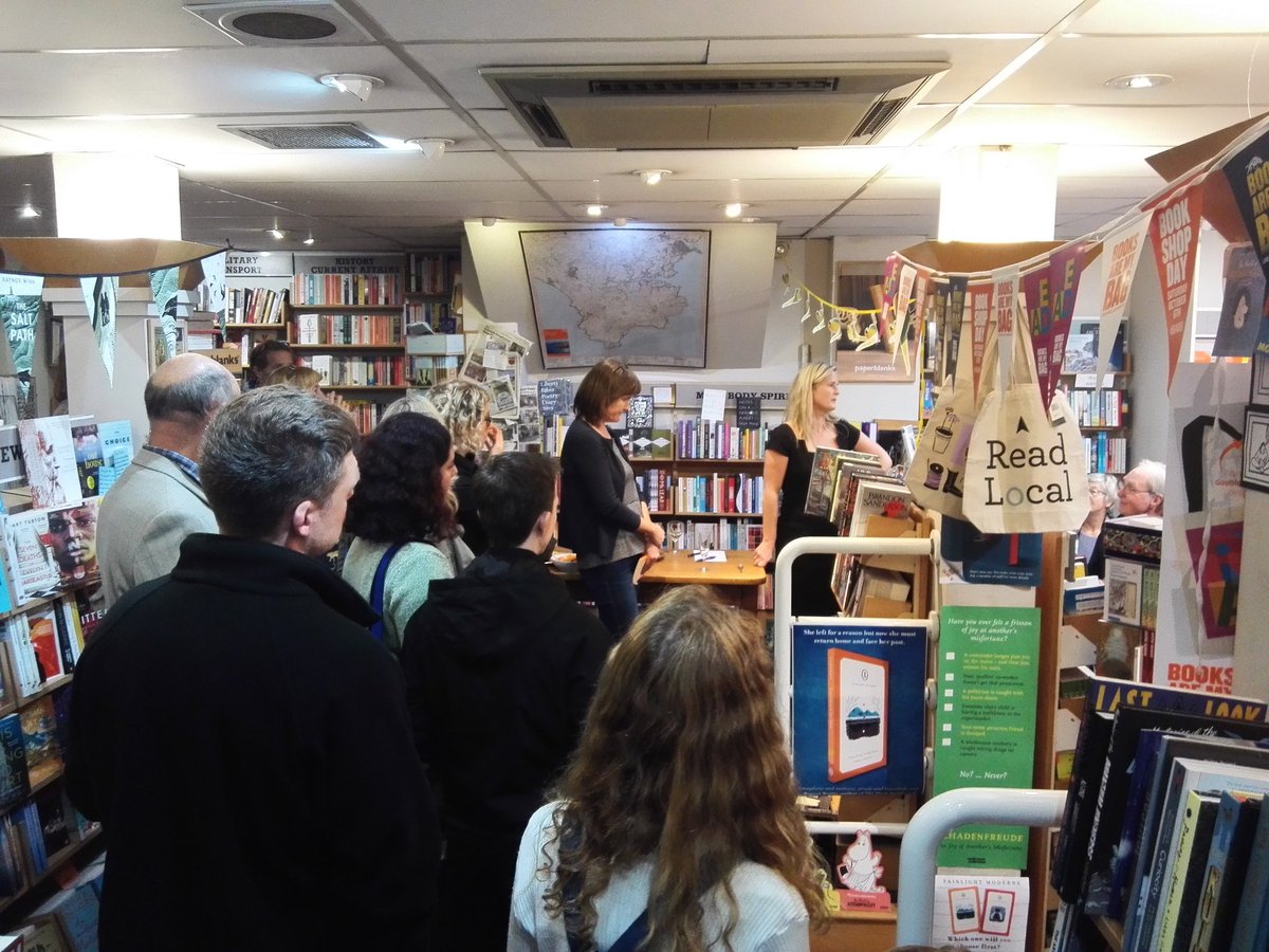 samstonewriter's tweet photo. Great to see so many familiar faces tonight @falmouthbooks for the launch of @EmmaTimpany's new novel 'Travelling in the Dark'

#Fairlightbooks #novella @FairlightBooks @lostinbookshop https://t.co/FQCTGLRDUO