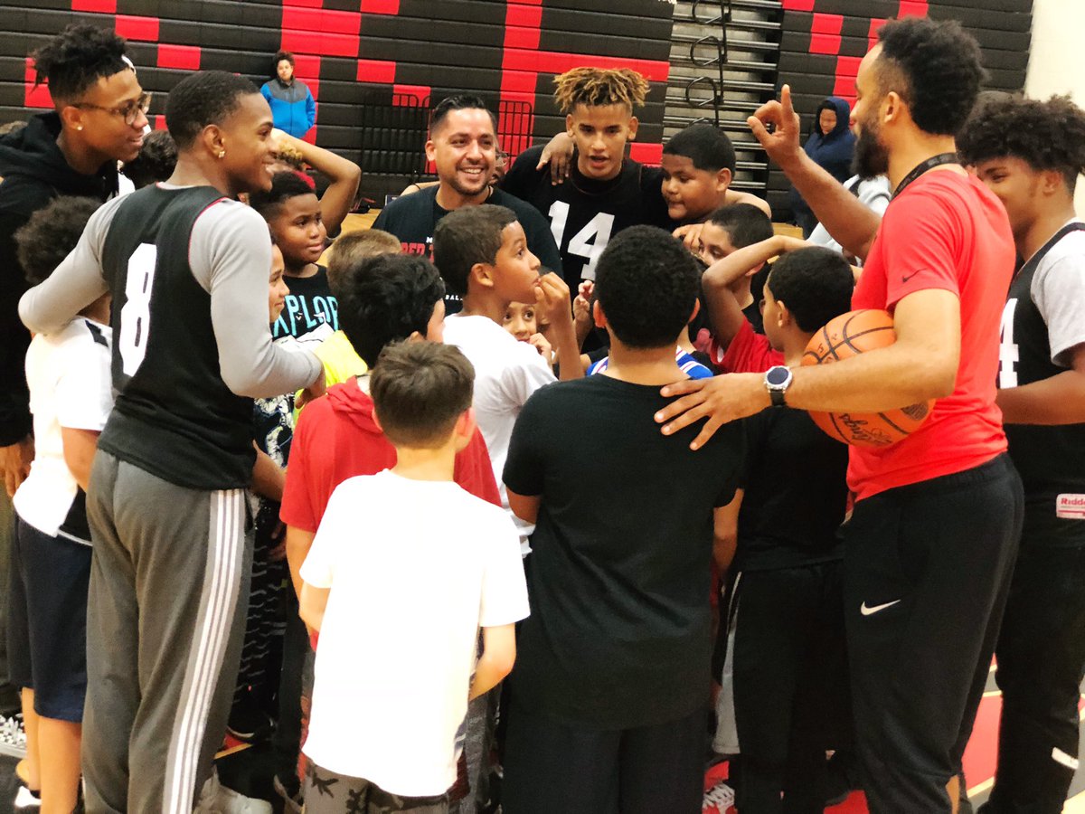 McCaskeyBball's tweet photo. Stay tuned for some pictures from our boys basketball clinic last night with @LancasterRec! These smiles say it all! #OneForTheBooks #LancasterProud #Community #FutureTornados #TornadoNation @McCaskeySports @McCaskeyCampus https://t.co/MR1ALWDBUR