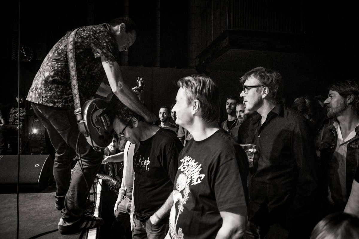 midnightcapt's tweet image. 25th concert of 2018, october 18th @dekreun w/ @Wilde_Westen the energetic @onmensunit from Ghent and the even more energetic #thehotsnakes from San Diego.  200% energy, full force ahead... with some violent interaction with first row.