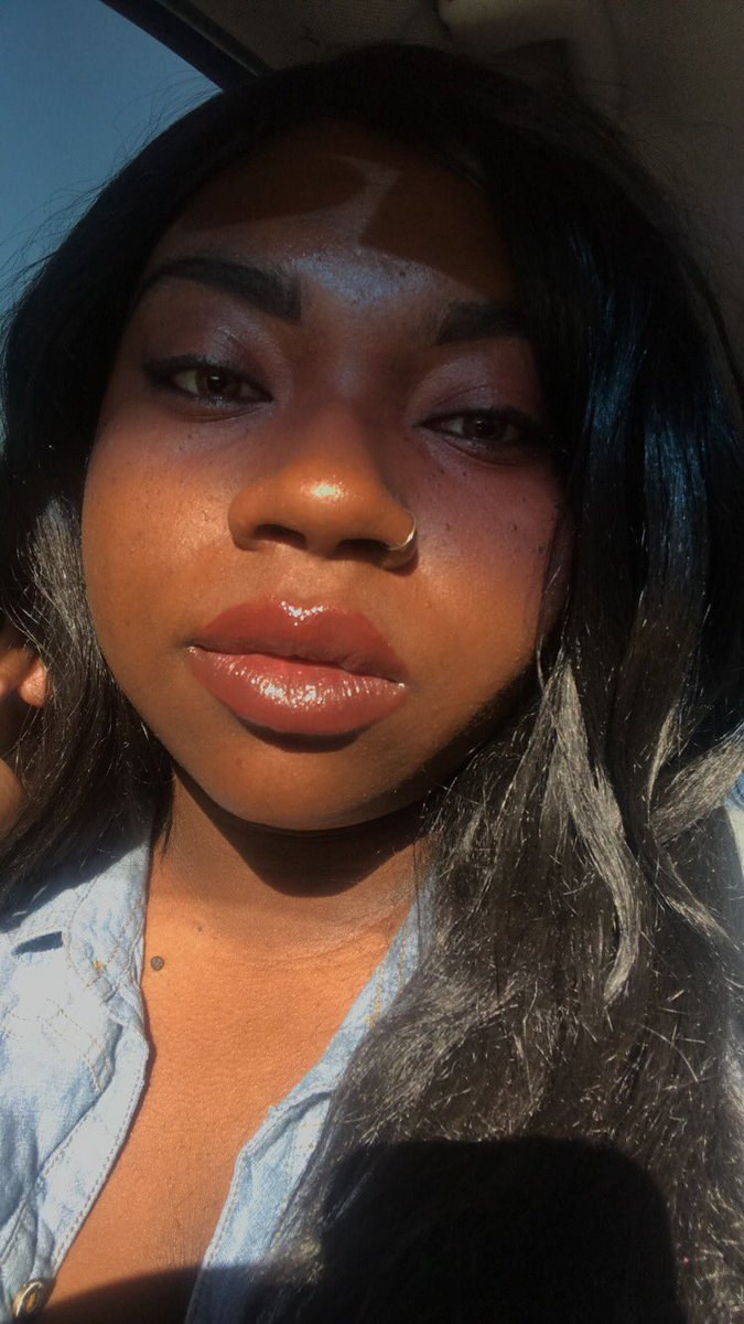 AshiaTanay's tweet photo. I told y’all that #DermaSuction works! Not ONE bump on my face! I don’t have any make up on either! I’m so glad I bought that thing😁 #ClearSkinTwitter https://t.co/SmPlhyiwY7
