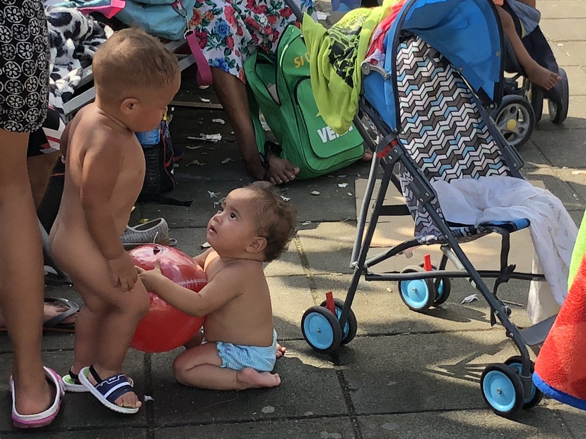 jorgeramosnews's tweet image. ¿Qué va a hacer el gobernador de Chiapas para ayudar a estos inmigrantes centroamericanos en su territorio? Hay muchos enfermos y niños. Necesitan autobuses para acercarlos a la frontera norte. No esperen algo más grave. Ya están aquí.