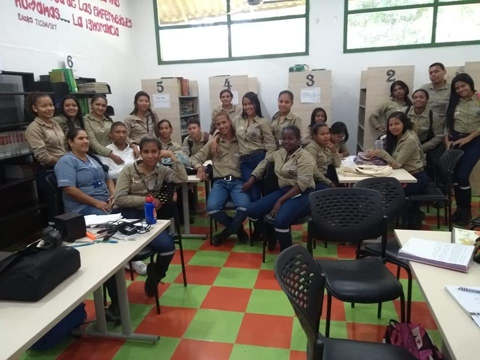 bienestarCFMA3's tweet photo. Con habladores cómo ¡Tócate, revisate, la lucha es de todos! ¡CFMA y  UNIVITA fomentando el autocuidado! ¡Un diagnóstico a tiempo puede salvar  tu vida! ¡Me quiero, me cuido #YoMeHagoElAutoexamen!! Seguimos la sensibilización del cáncer de mama con nuestros aprendices. https://t.co/F9HllcOoCj