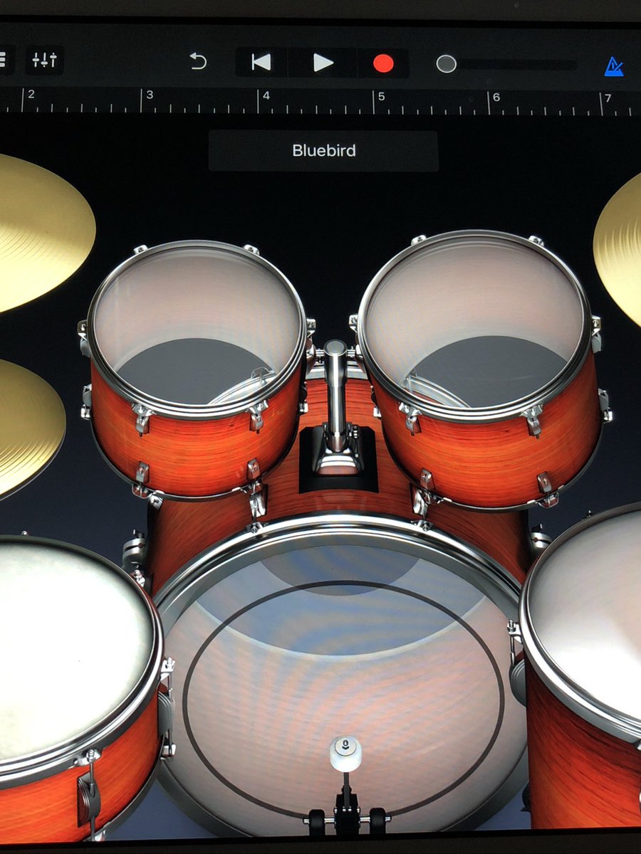 MaryPoppins333's tweet photo. drumming in Garage Band with @shelagh09 &amp; Alan Jones #EveryoneCanCreate @AppleEDU #afe2018 https://t.co/LUiDSbW60O