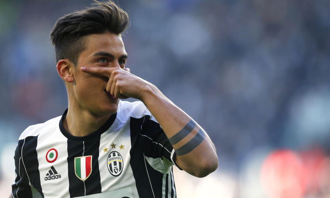 EzioGreggio's tweet photo. Mourinho ci ha fatto vedere il 3️⃣...vive di nostalgia: Mou a noi è bastato fartene vedere 1️⃣ a casa tua! Grande Dybala grande @juventusfc grande CR7 #juventus #èluiononèlui #adoooro #eziogreggio https://t.co/fUtjvIGwOc