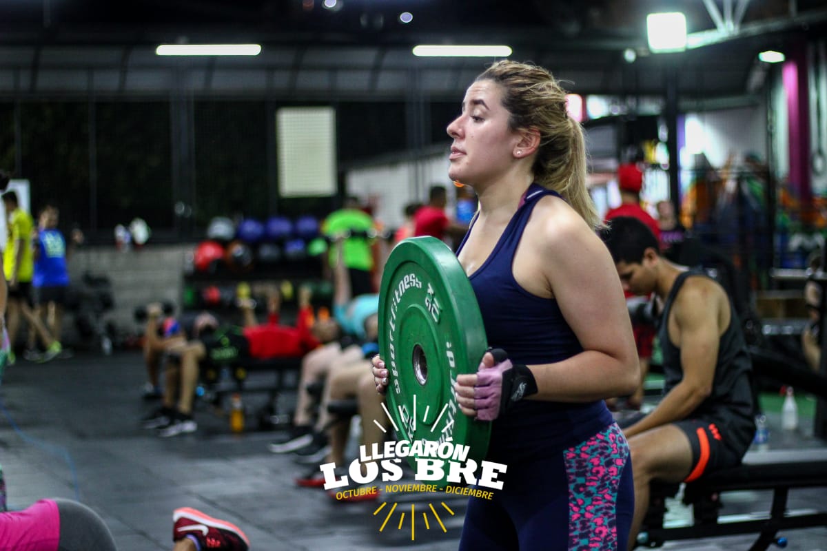 TrainingFit3's tweet image. Las grandes recompensas esperan a los que son capaces de sufrir, arriesgarse,hacer cosas distintas. Es por ello que están destinadas a solo unos pocos.En Training Fit te ayudamos y te motivamos para que puedas alcanzar tus objetivos,solo debes tomar la decisión de entrenar ¡Ya!