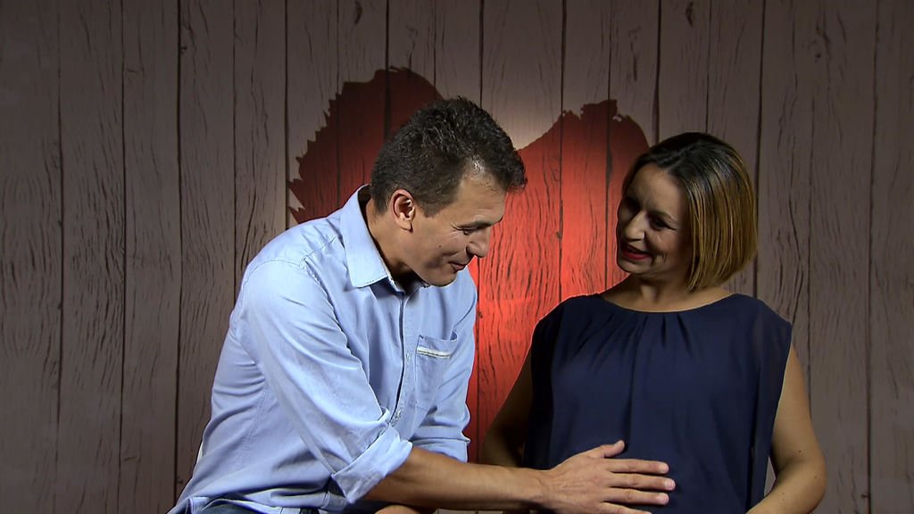 cuatro's tweet photo. Sahi se queda de piedra al descubrir que Aurora está embarazada... pero quiere seguir conociéndoles #FirstDates748 https://t.co/lRdIVDGtee https://t.co/hHDhcLOKWd