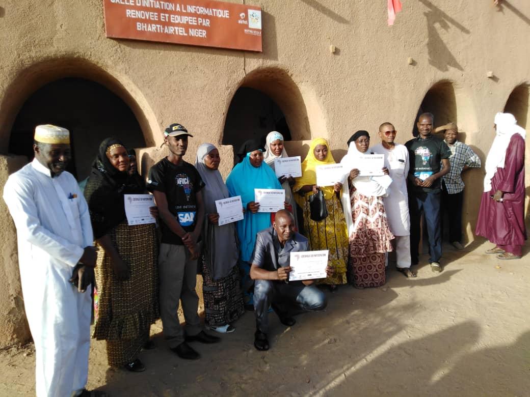 ACWNiger's tweet image. #AfricaCodeWeek2018. 
Retour en images sur le lancement dans la région d&apos; #Agadez hier avec la présence de la Direction d&apos;Enseignement Primaire et de l&apos;Alphabétisation
#Digital4Dev #YoungLeaders #Niger2.0 🇳🇪
Cc @guimbasaidou @warmo37 @Jokkolabs @NiangNiox @ACWNiger
