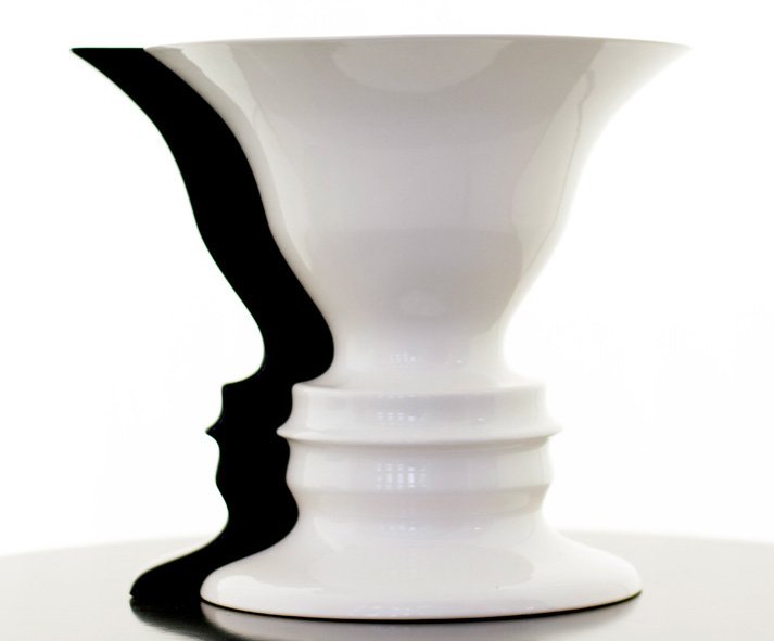 Rubin's Vase, or face? #museumofillusionsNYC