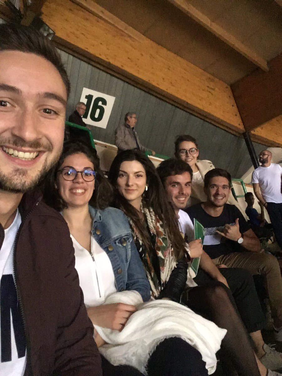 YCabannes's tweet photo. Une belle soirée avec en prime une belle victoire du #LimogesCSp avec @AESIL_CR @AEMKL_CR @BRAKIAL1 @ace2mpl ! 😁👍🏻🏀 #BNPPARIBAS #etudiantssanté #partenariat https://t.co/wel5J8y0uz